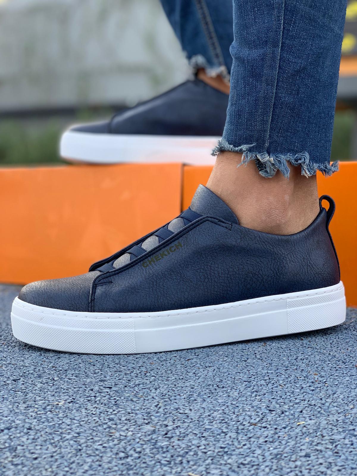 blue-sneaker-ch013-949460_2048x