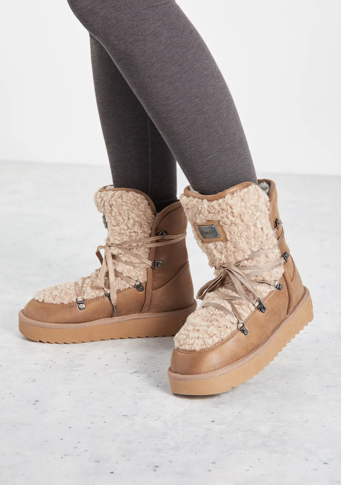DFranklin Nordic Fur Sand4